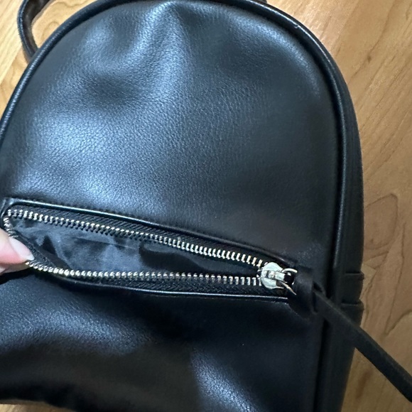 Fake leather backpack - Picture 5 of 6